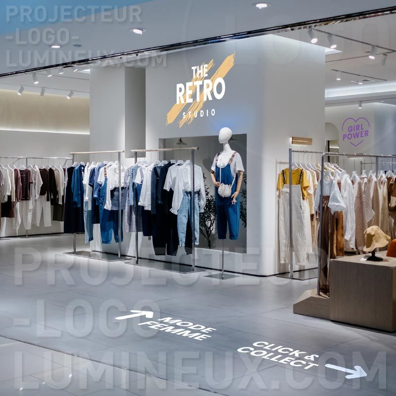 Projection flèche et logo lumineux sur mur et sol pour magasin