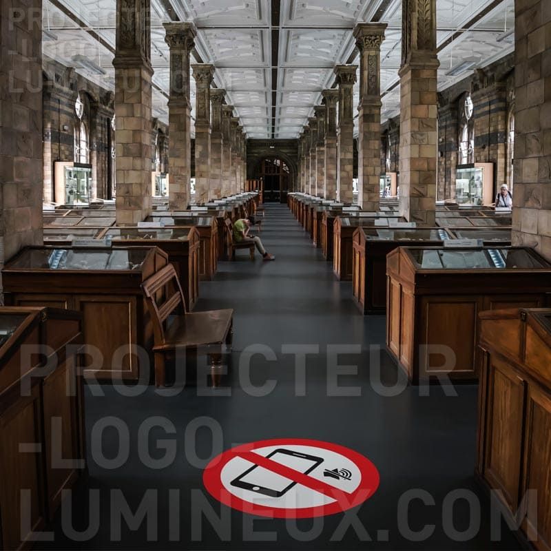 Illuminated signage on the ground sign forbidden to call Illuminated signage on the ground sign forbidden to call