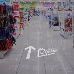 Flecha iluminada proyectada en el suelo para tienda