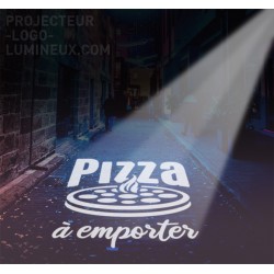 Pizzeria pubblicitaria illuminata all'aperto. Insegna luminosa per pizzeria proiettata a LED
