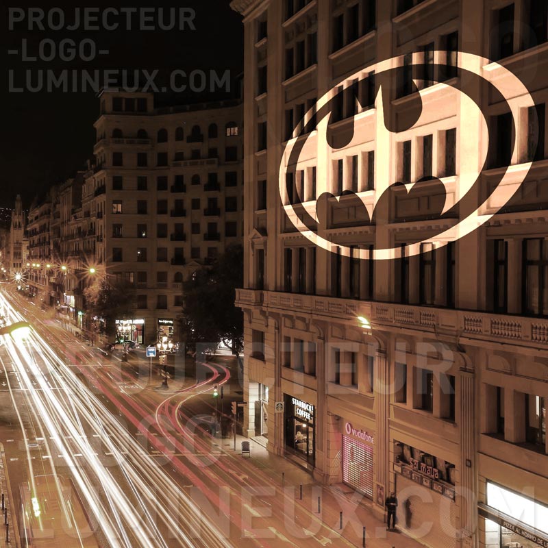 Projection publicité lumineuse street guérilla marketing batiment